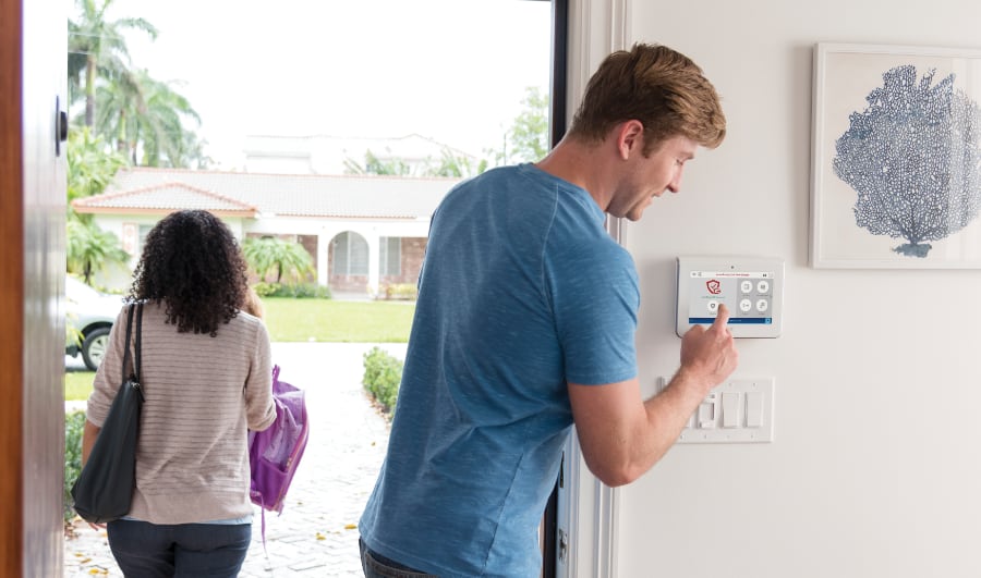 Reasons to get a monitored alarm system in Huntsville